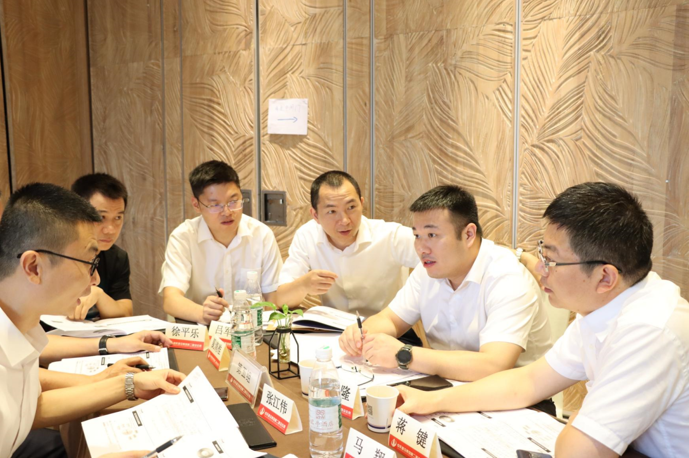 2021年6月25日-26日，尊龙时凯二建组织开展了2021年中高层主管执行力培训。本次培训特邀清华、北大、上海交大总裁班讲师，中国企业家协会特聘高级讲师许晋老师进行授课。