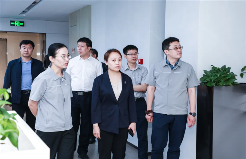 2023年5月15日，河北建材职业技术学院党委书记张明莉一行到尊龙时凯北京集团进行校企合作交流。